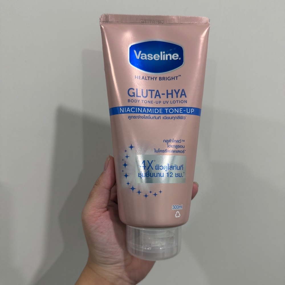Vaseline Healthy Bright Gluta Hya Body UV Lotion Niacinamide Tone Up 300ML